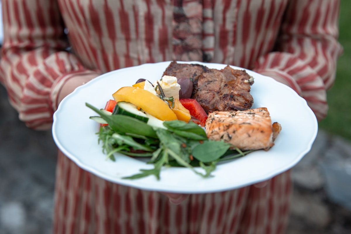 Expert nutritionist team consultation